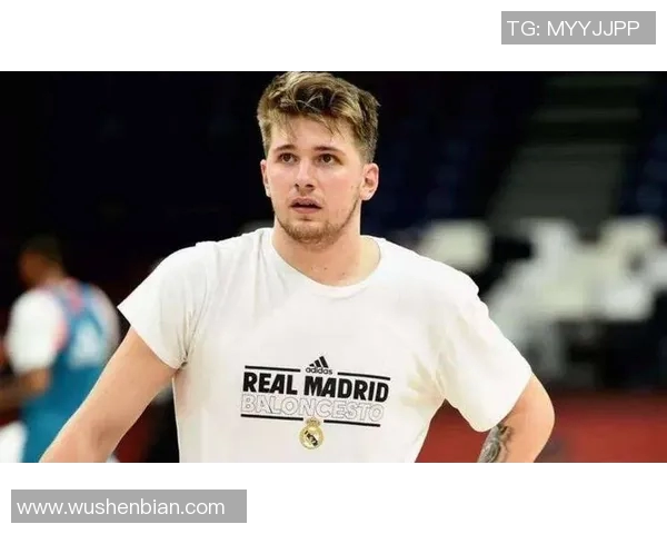 东契奇35+5+11也无缘今日最佳！对不起，你遇到了你队友里夫斯